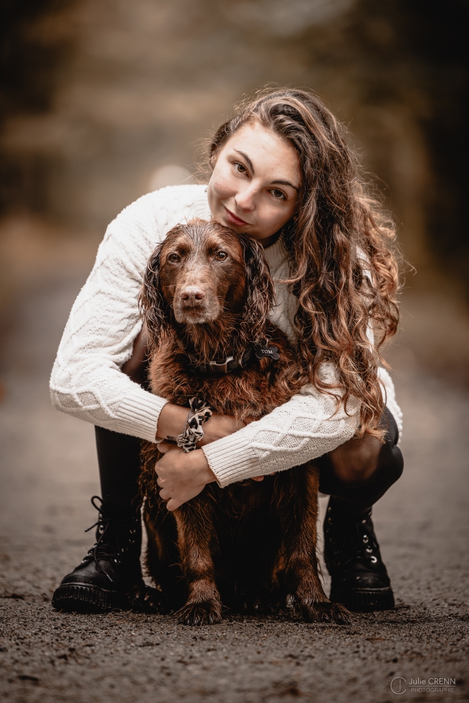 Chiot heureux lors d'une séance d'éducation